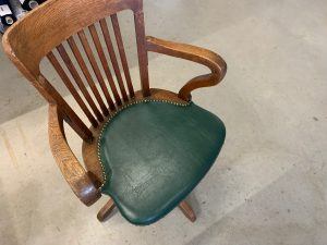 Meubelstofferen van diverse klassieke stoelen