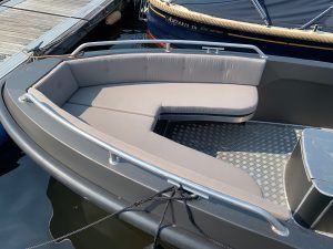 Bootkussens op luxe aluminium speedboot